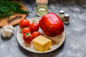 Салат из печеного болгарского перца с помидорами