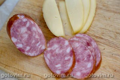 Булочки, фаршированные сыром и колбасой