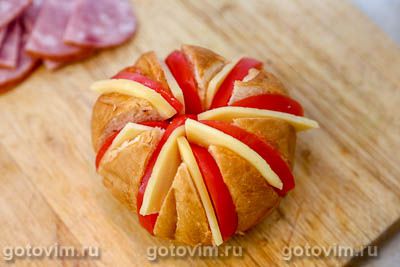 Булочки, фаршированные сыром и колбасой