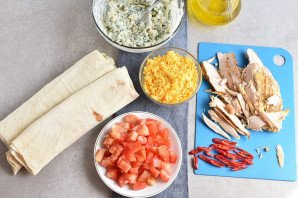 Закуска из лаваша с курицей Закуска из лаваша с курицей