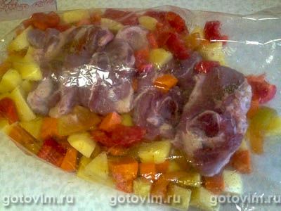 Баранина в рукаве, запеченная с овощами Баранина в рукаве, запеченная с овощами