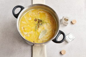 Гороховый суп на мясном бульоне
