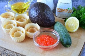 Тарталетки с икрой и авокадо Тарталетки с икрой и авокадо