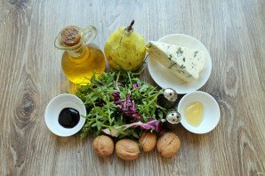 Салат с сыром с плесенью и грушей Салат с сыром с плесенью и грушей