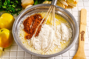 Шоколадные блины с карамельными яблоками