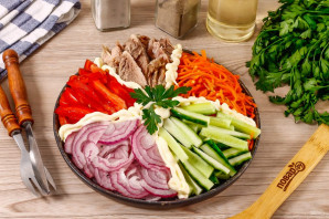 Салат кучками с корейской морковкой Салат кучками с корейской морковкой