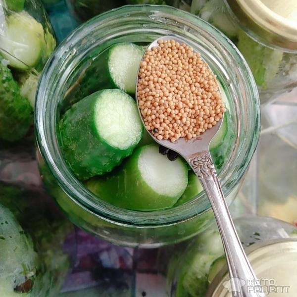 Маринованные огурцы с зёрнами горчицы
