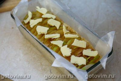 Кекс на кефире с яблочными дольками и карамельной корочкой