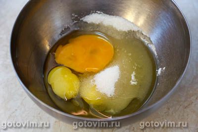 Кекс на кефире с яблочными дольками и карамельной корочкой