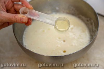 Кекс на кефире с яблочными дольками и карамельной корочкой